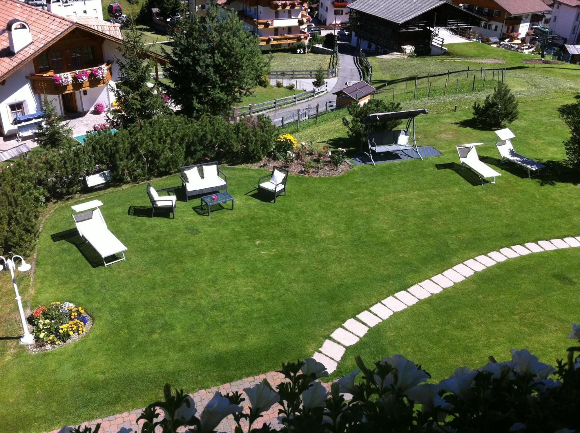 Garni La Bercia Hotel Selva di Val Gardena Exterior photo